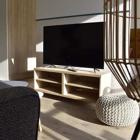 White Apartment Modern Tower Atal Gdynia Bagian luar foto