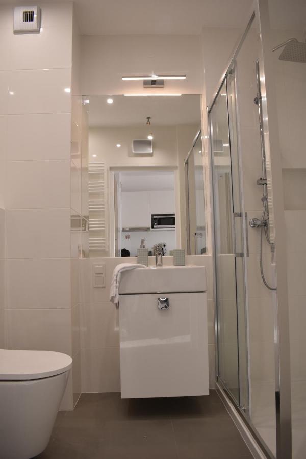 White Apartment Modern Tower Atal Gdynia Bagian luar foto