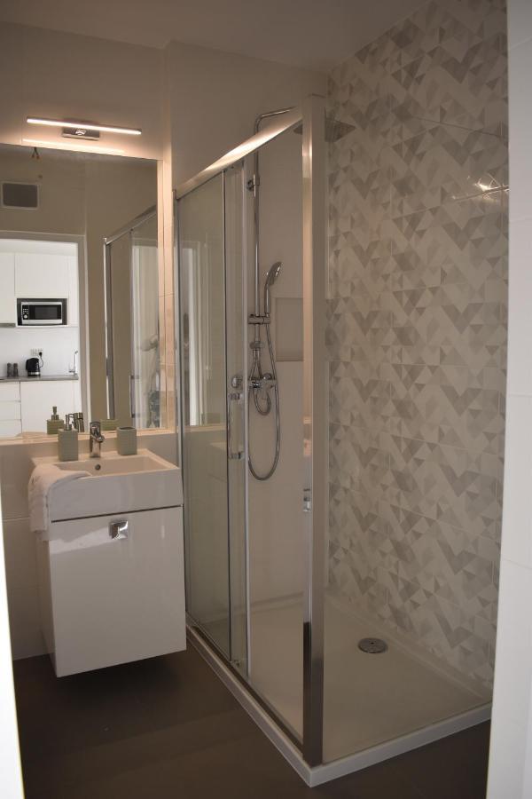 White Apartment Modern Tower Atal Gdynia Bagian luar foto